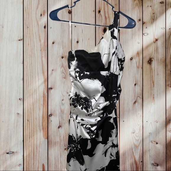 Blondie Nites Black and White Satin One Shoulder Formal Gown. Size 3 - Picture 10 of 12